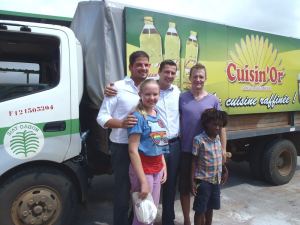 Sampsons with Nicolas and Dimitri donating 200L of Cuisin'Or for the SIAT Green Exchange